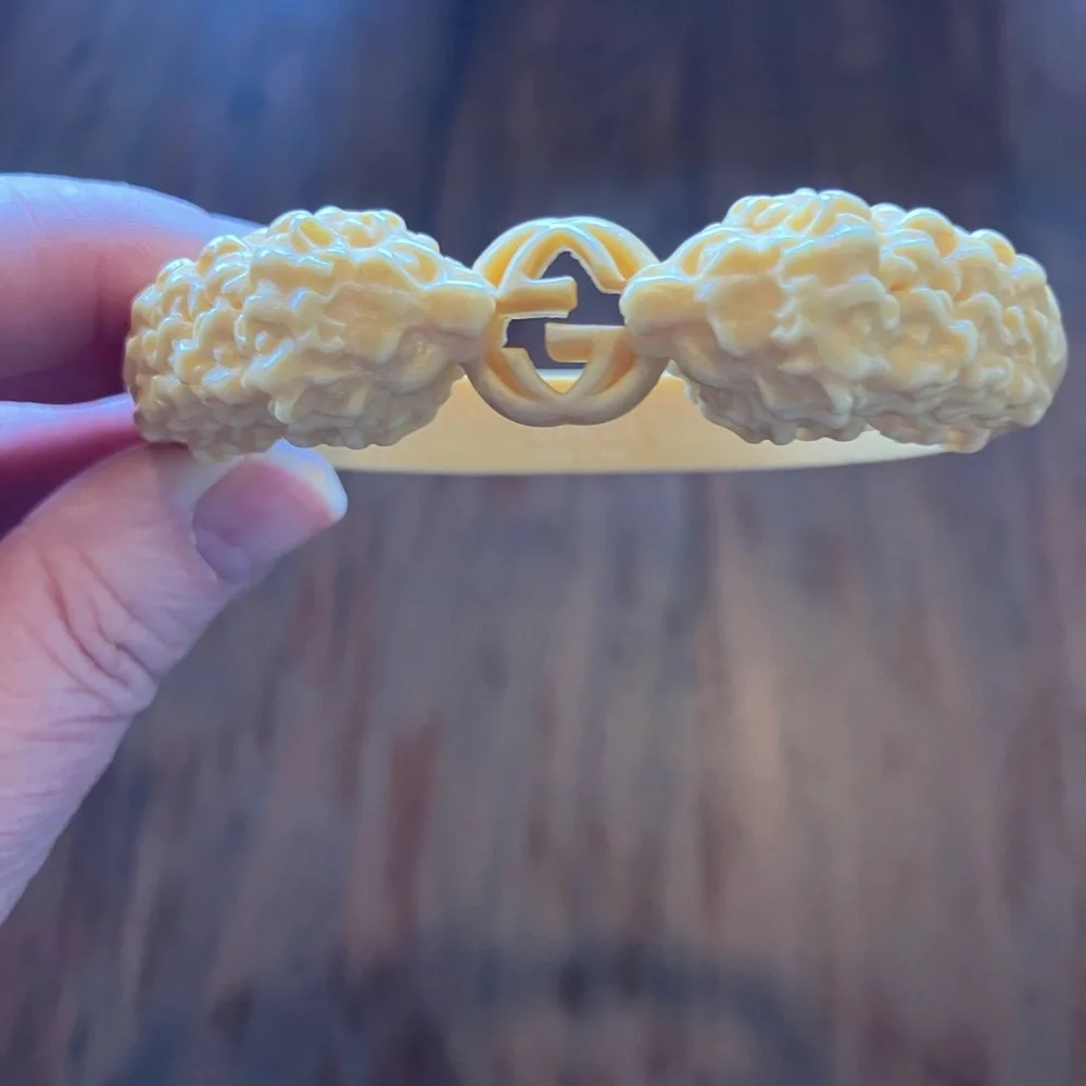 Gucci Cream Resin RUNWAY Bracelet RARE - Picture 3 of 6